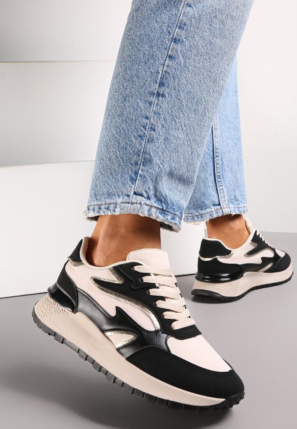 Renee - Czarne Sznurowane Sneakersy na Grubej Podeszwie Kylynn. Kolor: czarny