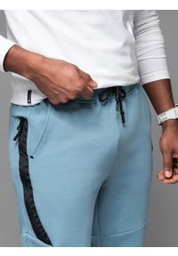 Ombre Clothing - Spodnie dresowe męskie ze ściągaczami i ozdobnym zamkiem – jasnoniebieskie V4. Kolor: niebieski. Materiał: dresówka. Styl: sportowy, elegancki #7