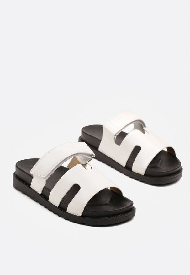 Born2be - Białe Klapki na Grubej Podeszwie Ozdobione Wycięciami Faneora. Okazja: na co dzień. Kolor: biały. Materiał: jeans. Wzór: aplikacja. Obcas: na platformie. Styl: casual