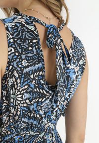 Born2be - Granatowo-Czarna Sukienka Maxi o Kopertowym Kroju z Wiązaniem z Wiskozy Wilna. Kolor: niebieski. Materiał: wiskoza. Typ sukienki: kopertowe. Długość: maxi #2