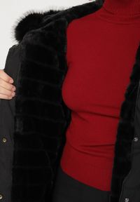 Born2be - Czarna Dwustronna Kurtka Futerko z Kapturem i Pikowaniem Falerina. Okazja: na spacer, do pracy. Typ kołnierza: kaptur. Kolekcja: plus size. Kolor: czarny. Materiał: futro. Wzór: gładki #4