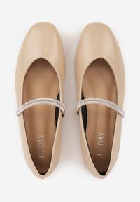 Renee - Beżowe Balerinki w Stylu Mary Jane z Paskiem z Cyrkoniami Cireris. Okazja: na imprezę. Zapięcie: pasek. Kolor: beżowy. Materiał: jeans. Styl: elegancki, klasyczny #6