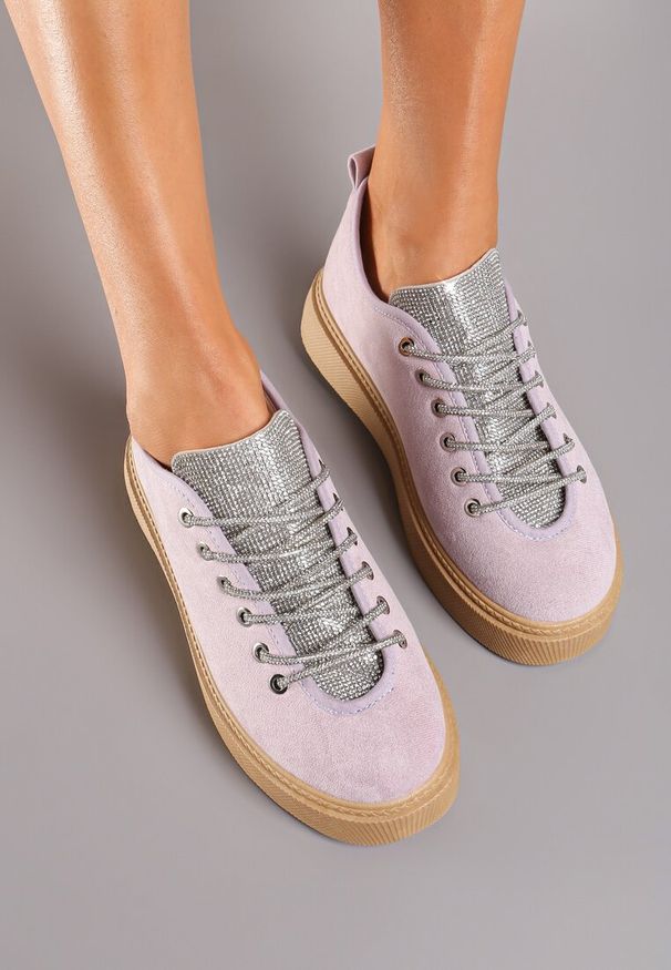Renee - Jasnofioletowe Sneakersy na Platformie ze Sznurowaniem z Cyrkoniami Oziana. Zapięcie: sznurówki. Kolor: fioletowy. Obcas: na platformie