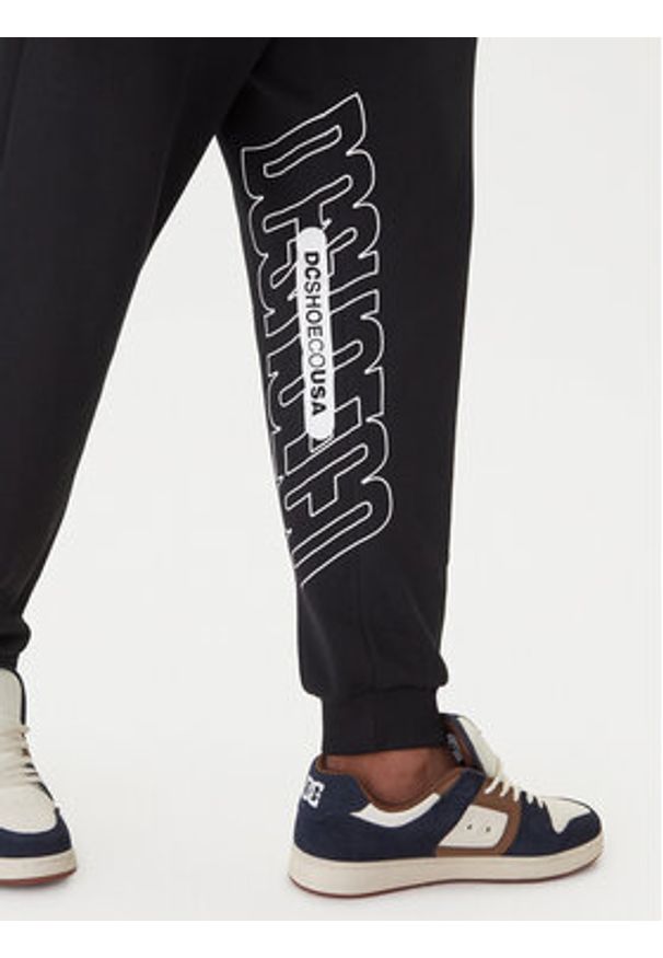 DC Shoes Spodnie dresowe EDYFB03093 Czarny Regular Fit. Kolor: czarny. Materiał: bawełna