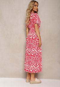 Renee - Fuksjowa Rozkloszowana Sukienka z Trójkątnym Dekoltem i Gumką w Talii Rotesa. Kolor: różowy. Długość rękawa: krótki rękaw. Typ sukienki: wyszczuplające