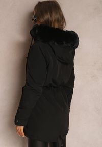 Renee - Czarna Kurtka Parka z Kapturem z Futerkiem Jossie. Okazja: na co dzień. Typ kołnierza: kaptur. Kolor: czarny. Materiał: futro. Sezon: zima. Styl: klasyczny, elegancki, casual #3