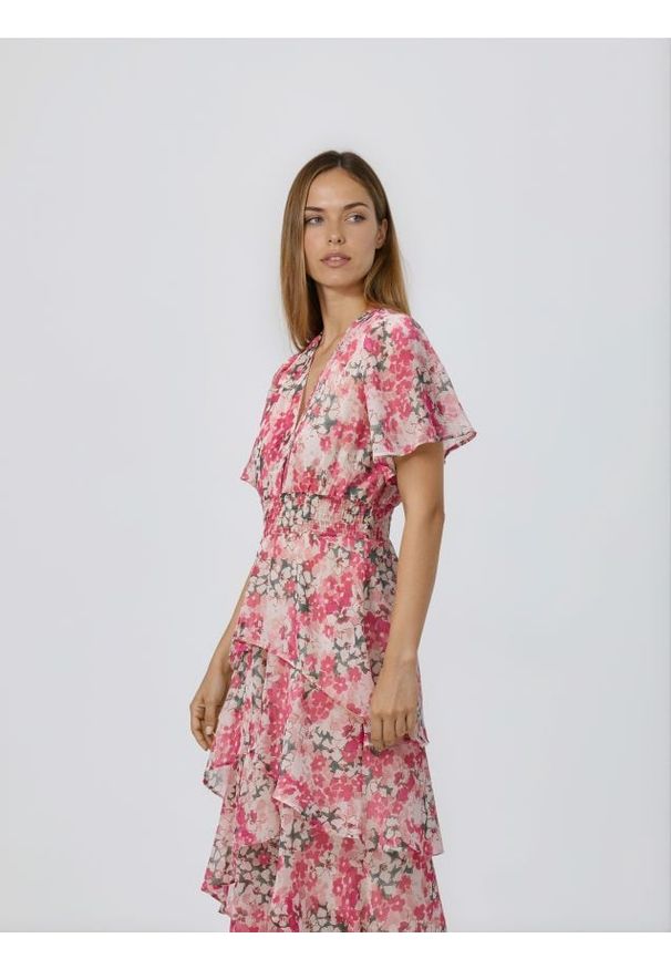 Reserved - Sukienka w kwiaty - wielobarwny. Materiał: tkanina. Wzór: kwiaty. Styl: klasyczny