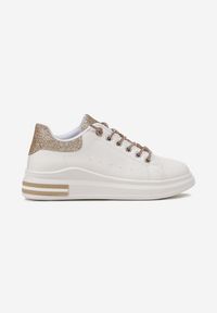 Born2be - Biało-Złote Sneakersy z Biżuteryjnym Wiązaniem i Brokatowymi Wstawkami Eleria. Kolor: biały. Wzór: aplikacja #3