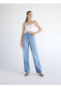 Reserved - Jeansy straight z ozdobnymi aplikacjami - niebieski. Kolor: niebieski. Wzór: aplikacja #1