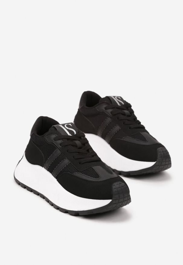 Renee - Czarne Sznurowane Sneakersy Vices na Platformie z Ozdobnymi Paskami Seliniel. Nosek buta: okrągły. Zapięcie: pasek. Kolor: czarny. Materiał: jeans. Wzór: paski. Obcas: na platformie