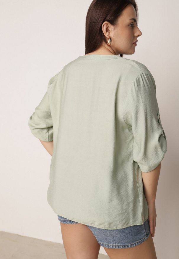 Born2be - Zielona Wiskozowa Koszula Boho z Haftem i Podpinanymi Rękawami 3/4 Cheridenah. Okazja: na co dzień. Kolekcja: plus size. Kolor: zielony. Materiał: wiskoza. Wzór: haft. Styl: boho