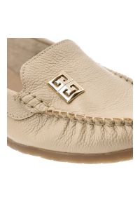 Mokasyny damskie Armodo, cholewka ze skóry naturalnej konstrukcja z dekoracyjną aplikacją miękka forma niska elastyczna podeszwa zapewniająca komfort. Okazja: na co dzień. Kolor: beżowy. Materiał: skóra. Szerokość cholewki: normalna. Wzór: aplikacja. Styl: casual #7