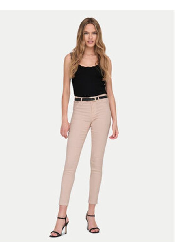 JDY Top Nanna 15290585 Czarny Slim Fit. Kolor: czarny. Materiał: wiskoza