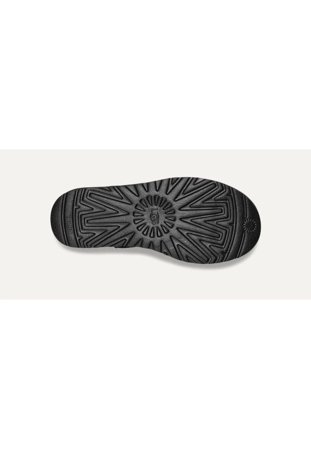 Ugg - Buty zimowe damskie czarne UGG W CLASSIC ULTRA MINI PLATFORM. Okazja: na co dzień. Kolor: czarny. Materiał: wełna, lyocell, poliester, zamsz, materiał, skóra. Szerokość cholewki: normalna. Wzór: aplikacja. Sezon: zima. Obcas: na platformie. Styl: klasyczny, casual