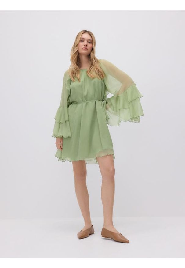 Reserved - Sukienka mini z falbanami - oliwkowy. Kolor: oliwkowy. Materiał: tkanina. Długość: mini