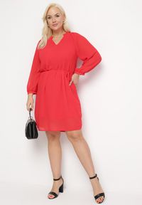 Born2be - Czerwona Sukienka z Paskiem Yiridi. Kolor: czerwony. Długość rękawa: długi rękaw. Typ sukienki: trapezowe. Długość: midi #2