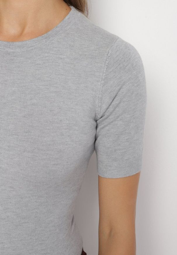 Born2be - Szara Klasyczna Bluzka z Dodatkiem Bawełny i Wiskozy Merionara. Okazja: na co dzień. Kolor: szary. Materiał: bawełna, wiskoza. Wzór: aplikacja. Styl: klasyczny