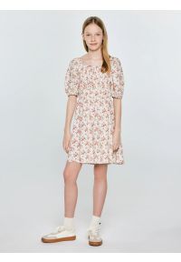 Big-Star - Sukienka dziewczęca z wiskozy w kwiatowy wzór perłowa Radojka 103. Okazja: na spacer. Typ kołnierza: kokarda, dekolt w karo. Kolor: kremowy. Materiał: wiskoza. Wzór: kwiaty. Sezon: lato #1