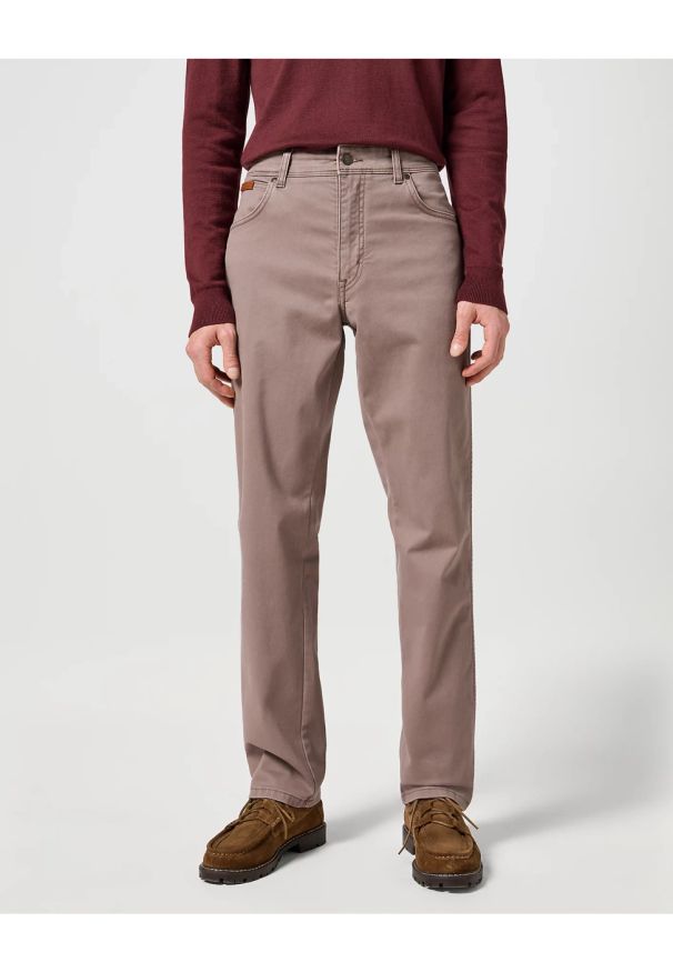 Wrangler - WRANGLER MĘSKIE SPODNIE MATERIAŁOWE TEXAS IRON 112356884 W121017431