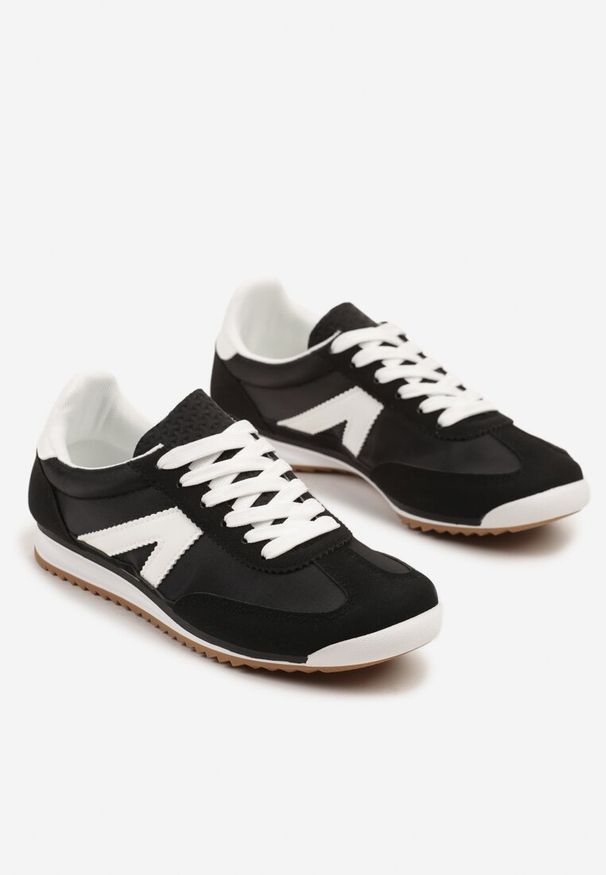 Renee - Czarne Sneakersy Klasyczne Tenisówki Zdobione Przeszyciami Bortewi. Zapięcie: sznurówki. Kolor: czarny. Materiał: jeans. Wzór: aplikacja