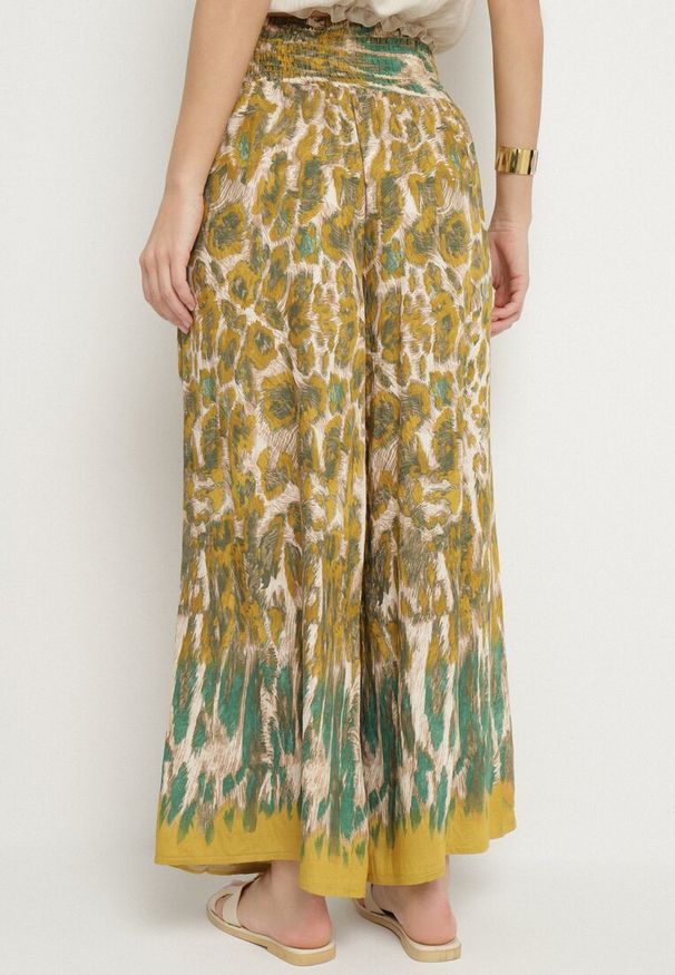 Born2be - Beżowo-Żółte Wiskozowe Spodnie o Szerokim Kroju z Wysokim Stanem Ellivana. Okazja: na co dzień. Stan: podwyższony. Kolor: żółty. Materiał: wiskoza. Sezon: wiosna. Styl: elegancki, casual, klasyczny