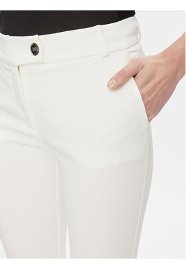 Rinascimento Spodnie materiałowe CFC0117747003 Biały Regular Fit. Kolor: biały. Materiał: syntetyk