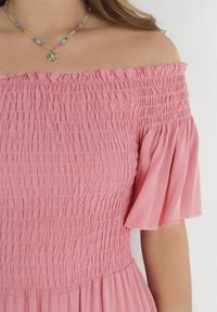 Born2be - Różowa Sukienka Hiszpanka z Wiskozy Rallu. Typ kołnierza: dekolt hiszpanka. Kolor: różowy. Materiał: wiskoza. Styl: wakacyjny #4