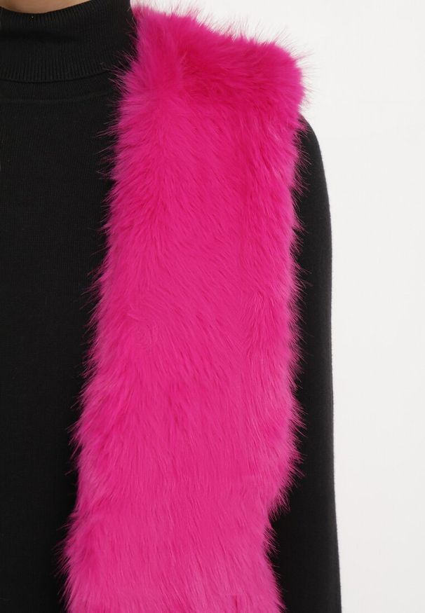 Born2be - Fuksjowa Kamizelka z Futerka Ozdobiona Wstawkami z Ekoskóry Robenissa. Kolor: różowy. Materiał: futro. Wzór: aplikacja