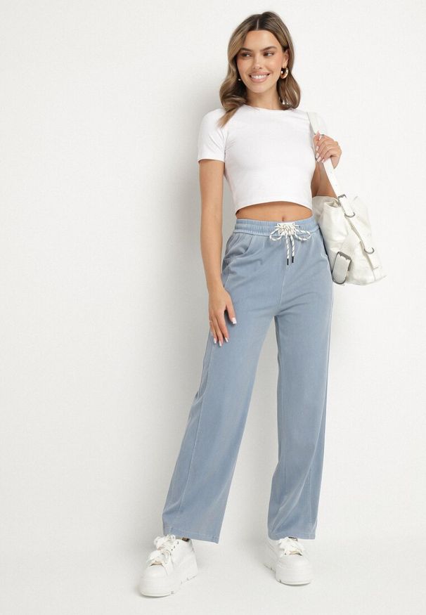 Born2be - Niebieskie Szerokie Spodnie Wiskozą i Bawełną Ozdobione Wiązaniem Orrienna. Okazja: na co dzień. Kolor: niebieski. Materiał: wiskoza, bawełna. Wzór: aplikacja. Styl: casual, klasyczny