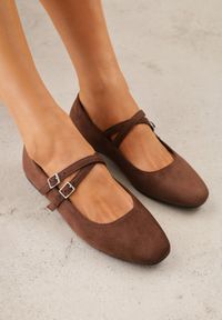 Born2be - Brązowe Balerinki VICES z Imitacji Zamszu z Podwójnym Paskiem z Klamerką Nattosia. Okazja: na co dzień. Zapięcie: pasek. Kolor: brązowy. Materiał: zamsz. Sezon: lato. Styl: casual, elegancki #1