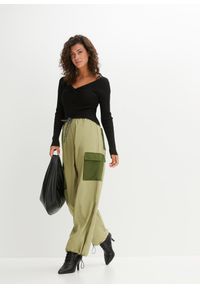 bonprix - Sweter w prążek. Kolor: czarny. Wzór: prążki