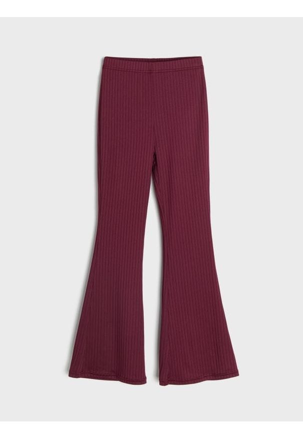 Sinsay - Prążkowane legginsy flare - bordowy. Kolor: czerwony. Materiał: prążkowany