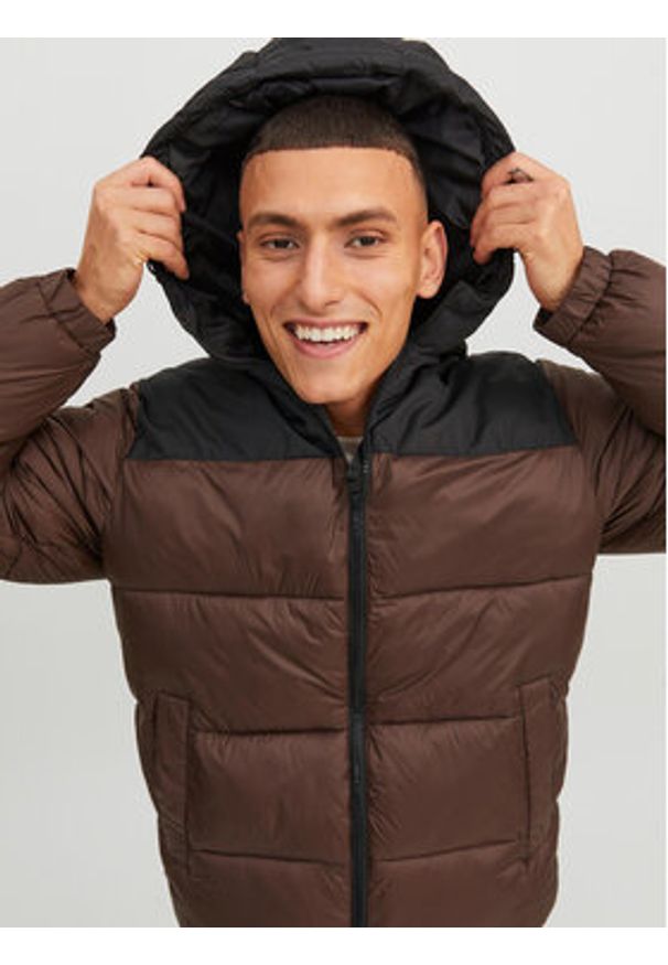 Jack & Jones - Jack&Jones Kurtka zimowa 12235859 Brązowy Regular Fit. Kolor: brązowy. Materiał: syntetyk. Sezon: zima