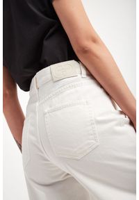 Twinset Milano - Szorty jeansowe TWINSET. Materiał: jeans. Wzór: aplikacja