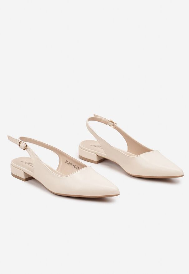 Renee - Beżowe Sandały ze Szpiczastym Noskiem Zapinane na Sprzączkę Radeoriel. Okazja: na co dzień. Nosek buta: szpiczasty. Zapięcie: sprzączka. Kolor: beżowy. Materiał: jeans. Styl: casual, klasyczny, elegancki