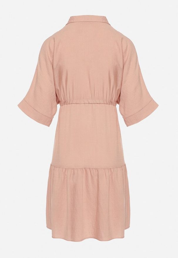 Born2be - Różowa Sukienka Koszulowa z Wiskozy z Kołnierzykiem i Wiązaniem Nanieria. Okazja: na co dzień. Kolor: różowy. Materiał: wiskoza. Długość rękawa: krótki rękaw. Typ sukienki: koszulowe. Styl: boho, casual