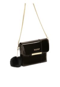 Kazar - Brązowa lakierowana torebka z łańcuszkiem. Kolor: brązowy. Materiał: lakierowane, skórzane. Styl: elegancki, wizytowy, street, casual, klasyczny #3