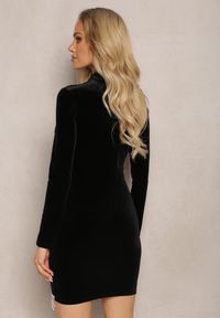 Renee - Czarna Welurowa Sukienka Mini z Półgolfem i Frędzlami w Cyrkonie Modrina. Kolor: czarny. Materiał: welur. Długość rękawa: długi rękaw. Długość: mini #5