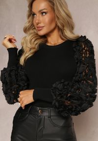Renee - Czarny Dopasowany Sweter z Bufiastymi Zdobionymi Rękawami Theoris. Kolor: czarny. Materiał: wiskoza. Wzór: aplikacja