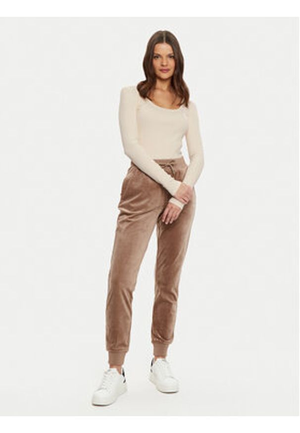 Guess Bluzka V4BP07 K8RT2 Écru Regular Fit. Materiał: wiskoza