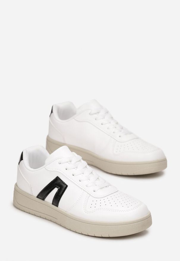 Born2be - Biało-Czarne Sznurowane Sneakersy z Wstawkami Shasita. Wysokość cholewki: przed kostkę. Kolor: biały. Szerokość cholewki: normalna. Wzór: aplikacja. Obcas: na płaskiej podeszwie
