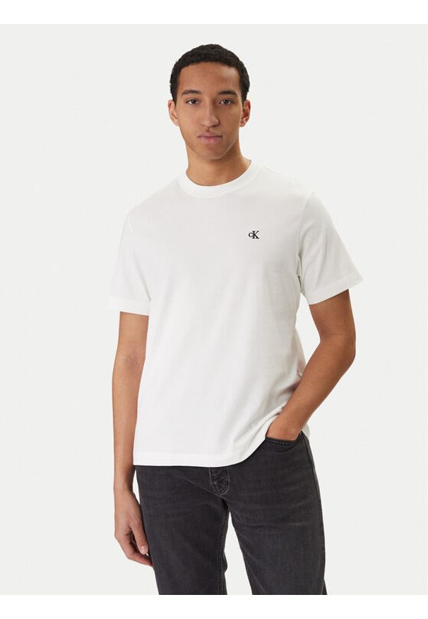 Calvin Klein Jeans T-Shirt Easy Monologo LV04RC275G Biały Regular Fit. Kolor: biały. Materiał: bawełna