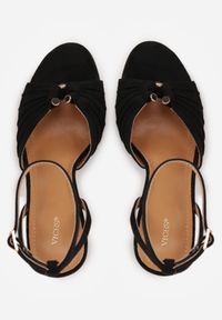 Renee - Czarne Sandały VICES na Szpilce Zdobione Marszczeniem i Aplikacją Synalirea. Zapięcie: pasek. Kolor: czarny. Wzór: aplikacja. Obcas: na szpilce. Styl: klasyczny, elegancki #4