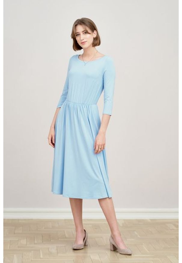 Marie Zélie - Sukienka Emelina błękitna. Kolor: niebieski. Materiał: wiskoza, dzianina, materiał, elastan, tkanina, guma. Styl: klasyczny. Długość: midi