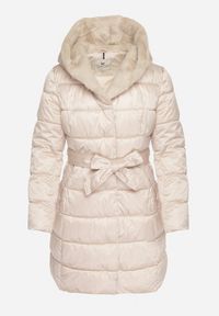 Born2be - Beżowa Długa Kurtka Ozdobiona Pikowaniem z Nieodpinanym Kapturem i Paskiem Lidaveia. Okazja: na co dzień. Kolor: beżowy. Materiał: jeans. Długość: długie. Wzór: aplikacja. Styl: klasyczny, casual, elegancki #5