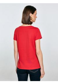 Big-Star - Koszulka damska z napisem z cyrkonii czerwona Malvina 603. Okazja: na co dzień. Kolor: czerwony. Materiał: dzianina, bawełna, jeans. Wzór: napisy. Styl: casual, klasyczny #4