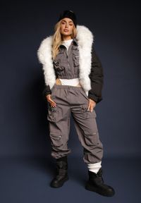 Renee - Czarna Kurtka Pikowana z Kapturem i Odpinanymi Futerkowymi Wstawkami Izafera. Okazja: na co dzień. Typ kołnierza: kaptur. Kolor: czarny. Materiał: jeans. Styl: elegancki, casual #3