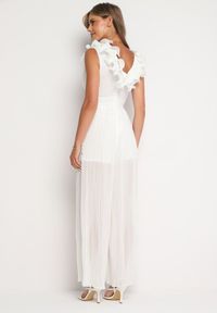 Born2be - Biały Plisowany Kombinezon Koktajlowy Ozdobiony Falbanami z Szerokimi Nogawkami Frelfrea. Kolor: biały. Materiał: materiał. Wzór: aplikacja. Styl: wizytowy #6