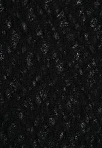 Renee - Czarna Bluzka Longsleeve z Koronki z Dekoltem w Stylu Łódki Chaldera. Okazja: na co dzień. Kolor: czarny. Materiał: koronka. Długość rękawa: długi rękaw. Długość: długie. Wzór: koronka. Styl: elegancki, casual #7