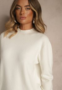 Renee - Biały Gładki Sweter z Półgolfem z Dzianiny z Wełną i Wiskozą Zaiara. Okazja: na co dzień. Kolor: biały. Materiał: wiskoza, dzianina, wełna. Długość rękawa: długi rękaw. Długość: długie. Wzór: gładki. Styl: casual, klasyczny #6